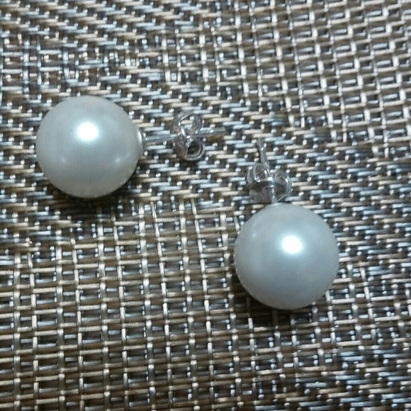 Sold - New Pearl  925 Silver Stud Earrings - Picture 3 of 4